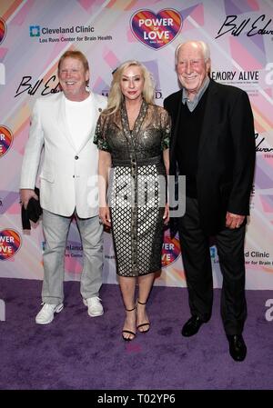 Las Vegas, NV, USA. 16 Mär, 2019. Mark Davis, Angela Biletnikoff, Fred Biletnikoff in der Ankunftshalle für Gedächtnis lebendig 23. jährlichen Macht der Liebe Gala, MGM Grand Garden Arena in Las Vegas, NV 16. März, 2019. Credit: JA/Everett Collection/Alamy leben Nachrichten Stockfoto
