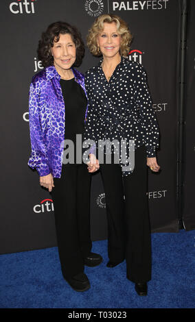 Hollywood, CA, USA. 16 Mär, 2019. 16. März 2019 - Hollywood, Kalifornien - Lily Tomlin, Jane Fonda. Die Paley Center für 2019 von Media PaleyFest LA - ''Gnade und Frankie'' Im Dolby Theater statt. Photo Credit: Faye Sadou/AdMedia Credit: Faye Sadou/AdMedia/ZUMA Draht/Alamy leben Nachrichten Stockfoto