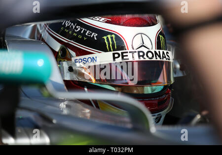 Melbourne, Australien. 17 Mär, 2019. Mercedes Pilot Lewis Hamilton von Großbritannien reagiert vor dem Formel 1 Grand Prix von Australien 2019 im Albert Park in Melbourne, Australien, 17. März 2019. Credit: Bai Xuefei/Xinhua/Alamy leben Nachrichten Stockfoto