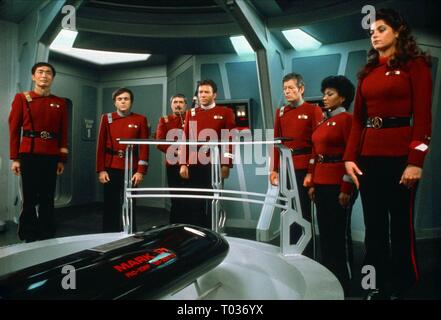 GEORGE TAKEI, WALTER KOENIG, Leonard Nimoy, William Shatner, DEFOREST KELLEY, Nichelle Nichols, Kirstie Alley, Star Trek II: Der Zorn des Khan, 1982 Stockfoto