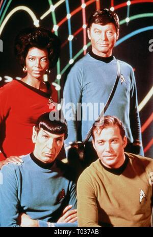 LEONARD NIMOY, DEFOREST KELLEY, Nichelle Nichols, William Shatner, STAR TREK, 1966 Stockfoto