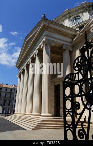 Bukarest, Rumänien - Juli 01, 2018: Das rumänische Athenäum (Ateneul Roman) ist ein konzertsaal 1988 eröffnet, die jedes Jahr veranstaltet die George Ene Stockfoto