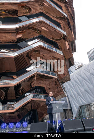 Hudson Yards ist lagest private Entwicklung in New York. Der Präsident und CEO von Oxford Properties Group Blake Hutcheson spricht am Tag öffnen am Hudson Yards von Manhattan (Foto von Lew Radin/Pacific Press) Stockfoto