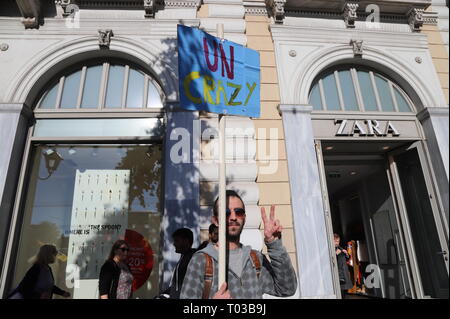 Athen, Griechenland. 16 Mär, 2019. Flüchtlinge, Migranten und ihre Unterstützer in Athen als Teil des Internationalen Tages demonstrieren für die Beseitigung der Rassendiskriminierung. Credit: George Panagakis/Pacific Press/Alamy leben Nachrichten Stockfoto
