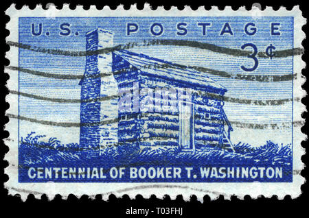 USA - ca. 1956: einen Stempel in den USA gedruckten zeigt Log Cabin widmet sich Booker T. Washington (1856-1915), schwarz Erzieher, ca. 1956 Stockfoto
