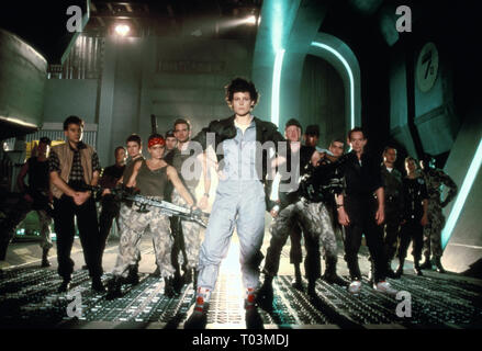 BILL PAXTON, Paul Reiser, JENETTE GOLDSTEIN, Michael Biehn, Sigourney Weaver, Lance Henriksen, Aliens, 1986 Stockfoto