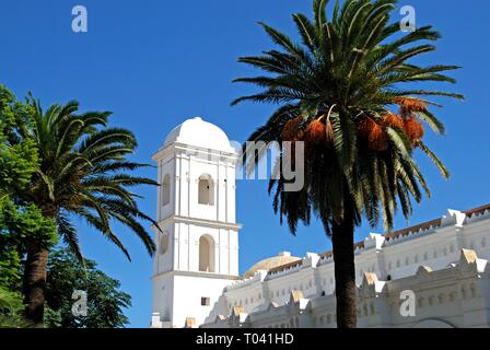 Blick auf die Kirche Santa Catalina in der Altstadt, Conil de la Frontera, Provinz Cadiz, Andalusien, Spanien, Europa Stockfoto