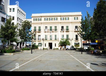 Blick auf die Fassade des Rathauses in John mackintosh Square, Gibraltar, Europa. Stockfoto