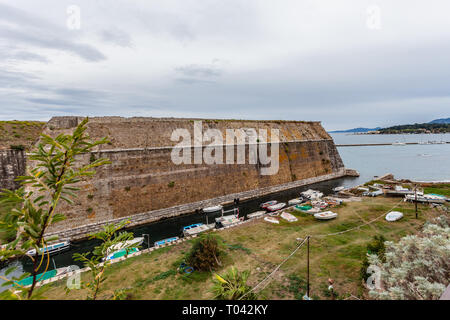 Stadtmauern der Venezianischen alte Festung von Korfu, Korfu, Griechenland. Interessanten touristischen und historischen Ort Stockfoto