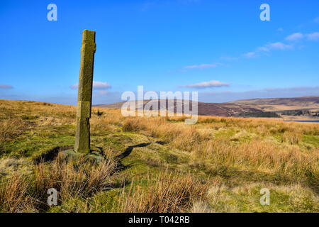 Die Ernten Kreuz Monolith, heptonstall Moor, südlichen Pennines, Calderdale, West Yorkshire Stockfoto