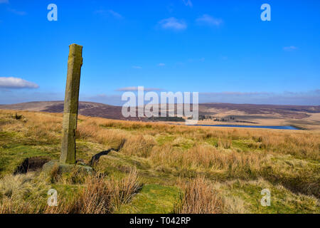 Die Ernten Kreuz Monolith, heptonstall Moor, südlichen Pennines, Calderdale, West Yorkshire Stockfoto