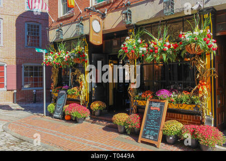 Boston, USA - 10/03/2016 ein Blumengeschäft anzeigen alle unterschiedlichen Arten von Blumen und Blumensträuße, die für Verkauf sind mit einer erstaunlichen Mischung aus Farbe Stockfoto