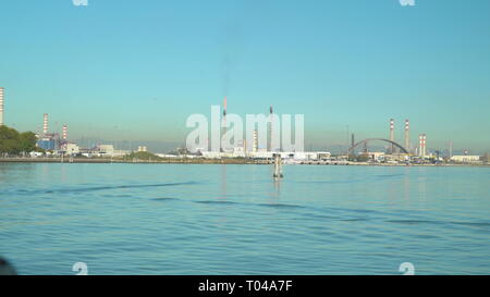 Das Terminal Fusina in Venedig Italien im blauen Wasser auf das Meer und den Hafen Port am anderen Teil gefunden Stockfoto