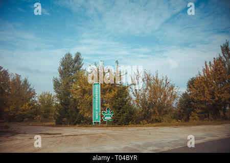 Tschernobyl Wald in der Sperrzone. Radioaktive Zone in der Stadt Pripyat - verlassene Geisterstadt. Die Geschichte der Katastrophe von Tschernobyl. Verloren in der Ukraine statt. Stockfoto