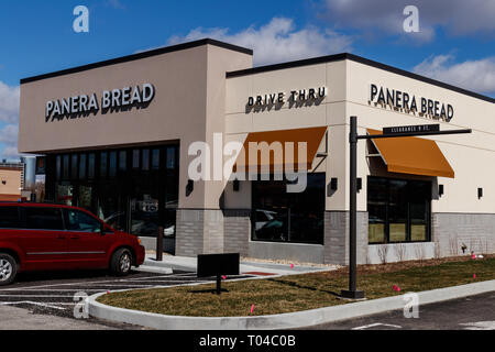 Indianapolis - ca. März 2019: Panera Bread Einzelhandel Lage. Panera ist eine Kette von schnellen Restaurants mit ungezwungener Atmosphäre bietet kostenfreies WLAN II. Stockfoto