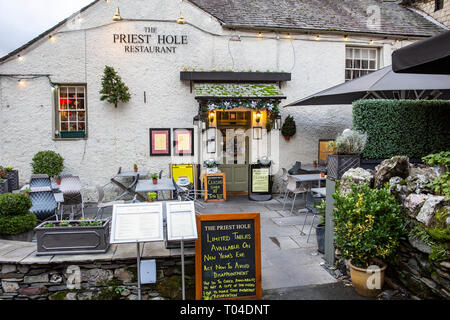 Der Priester Loch Restaurant und Bar in Ambleside Stadtzentrum, Tafel Förderung Silvester Buchungen, Ambleside, Lake District, England Stockfoto