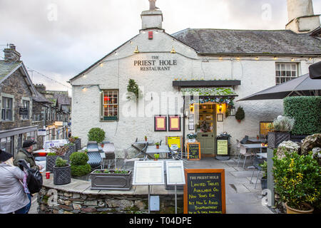 Der Priester Loch Restaurant und Bar in Ambleside Stadtzentrum, Tafel Förderung Silvester Buchungen, Ambleside, Lake District, England Stockfoto