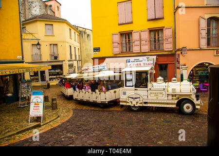 Kleiner touristischer Zug Touristen, um Le Puy-en-Velay in Frankreich Stockfoto