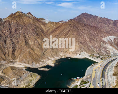 Al Rafisah Damm in Khor Fakkan in den Vereinigten Arabischen Emiraten Luftaufnahme Stockfoto