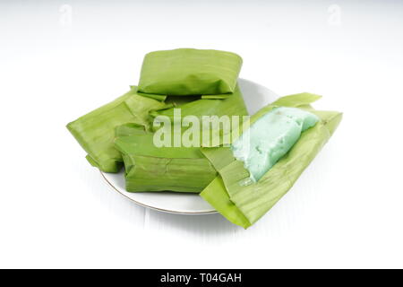 Nagasari mit Jackfruit, traditionellen indonesischen Kuchen aus Reismehl und Jackfruit Stockfoto