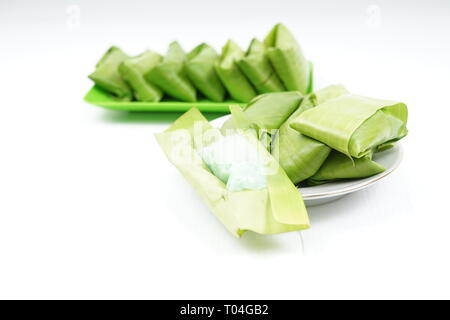 Nagasari mit Jackfruit, traditionellen indonesischen Kuchen aus Reismehl und Jackfruit Stockfoto