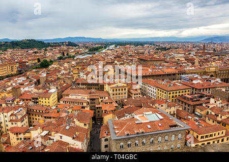 Florenz, Toskana, Italien der Palazzo Vecchio gesehen. Stockfoto