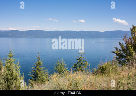 Flathead Lake, in der Nähe von Kalispell, Montana, ist fast 30 km lang und 16 km breit. Es ist ein großer natürlicher See, im Nordwesten von Montana befindet. Stockfoto