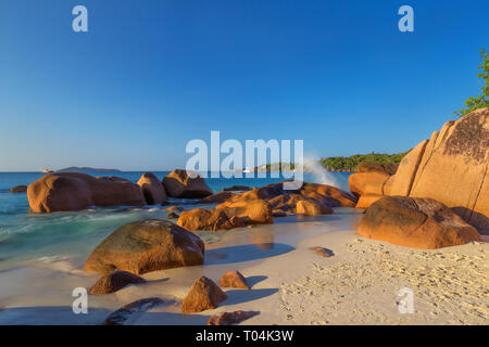 Der schöne Strand von Anse Lazio ist einer der beliebtesten Orte in den Seychellen. Stockfoto