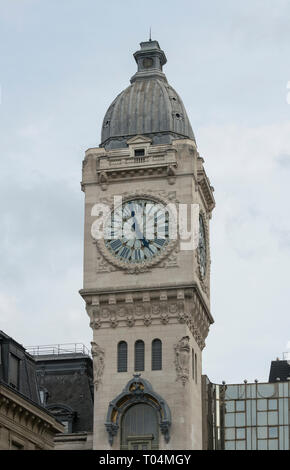 Der Glockenturm der Bahnhof Gare de Lyon Bahnhof ist ein bekanntes Wahrzeichen von Paris Stockfoto