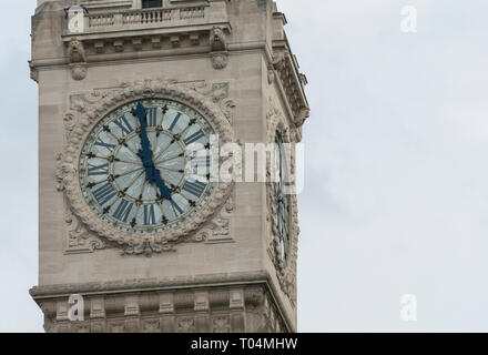 Der Glockenturm der Bahnhof Gare de Lyon Bahnhof ist ein bekanntes Wahrzeichen von Paris Stockfoto