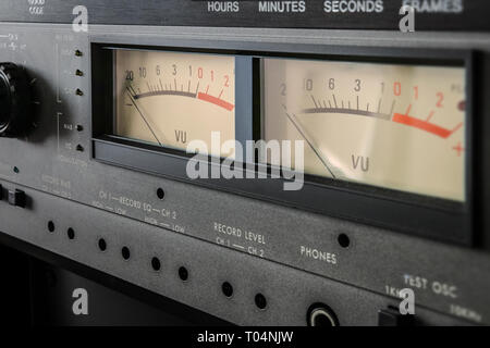 Die VU-Meter von einem Schreiber in der professionellen Studio. Stockfoto