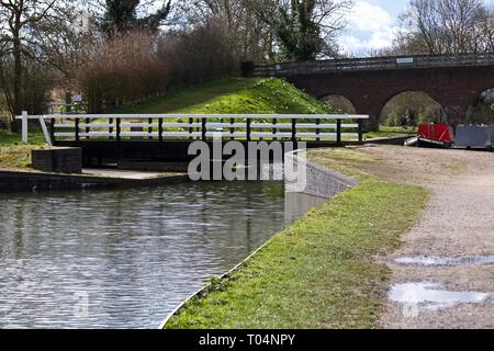 Swing Bridge Moira Ofen Museum Gebäude- und Craft Center auf der Ashby Canal, Moira, Derbyshire. England Stockfoto