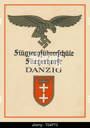 Nazi WW2 offizielle Postkarte Propaganda 1940, "Flugzeug Pilot School Air Base 3415', farbige Propaganda Karte, indem die Luft cadet Luftwaffe Post mit militärischen Stempel verwendet. Deutschland Nazi Adler mit Hakenkreuz symbol Luftwaffe Abzeichen Weltkrieg II. Stockfoto