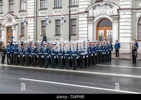 Sankt Petersburg, Russland, 30. Mai: junge Studenten in die Parade zum 70. Jahrestag der Nakhimov Naval School gewidmet teilnehmen, 30. Mai, 201 Stockfoto