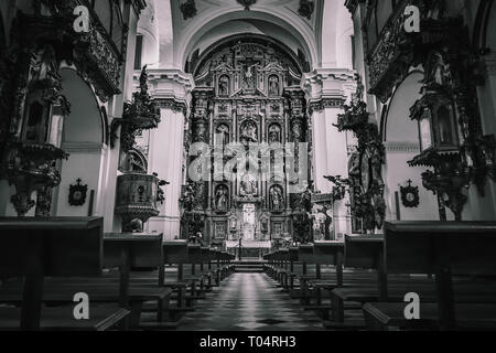 Eine schöne Schwarzweiß gedreht in einer Kirche in Cadiz, Spanien Stockfoto