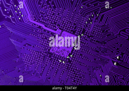 Nahaufnahme Foto von lila-fbg printecd Platine elektrische Pfade Stockfoto