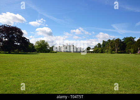 Die denkmalgeschützten Neoklassizistischen elegante Villa im Hylands Haus und Gärten, Writtle, Chelmsford, Essex, Großbritannien aufgeführt Stockfoto