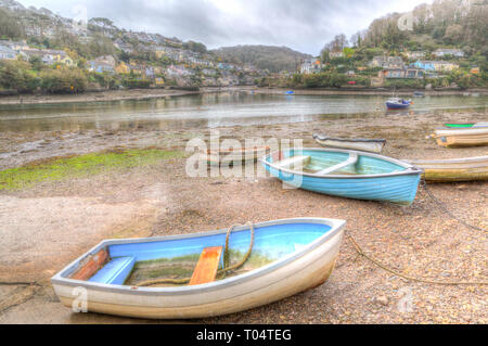 Boote auf dem Fluss zwischen Noss Mayo und Newton Ferrers South Devon im HDR Stockfoto