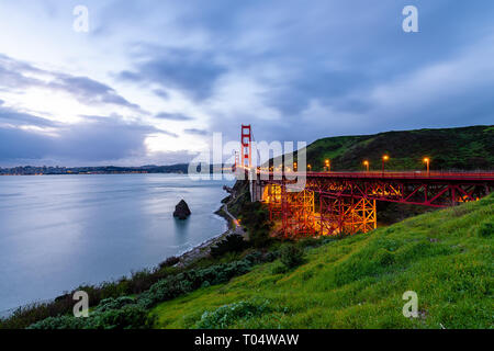 Regensturm über Fort Baker in der Morgendämmerung Stockfoto