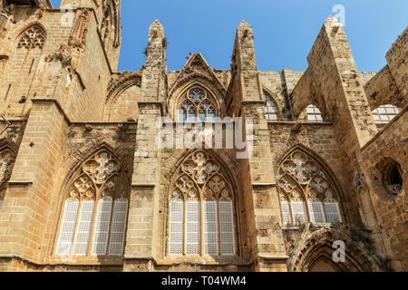 Lala Mustafa Pascha Moschee ursprünglich wie die Kathedrale von Saint Nicholas, Seitenansicht des Gebäudes bekannt. Famagusta, Zypern. Stockfoto