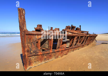 Die SS Maheno Schiffswrack auf Fraser Isand. Es war an Land von einem Zyklon im Jahr 1935 gewaschen, wenn es von Sydney nach Japan gezogen wurde verschrottet werden. Stockfoto