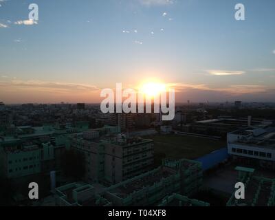 Foto von einer Drohne (DJI FUNKE) erfasst, während über die Stadt Jaipur, Rajasthan fliegen Stockfoto