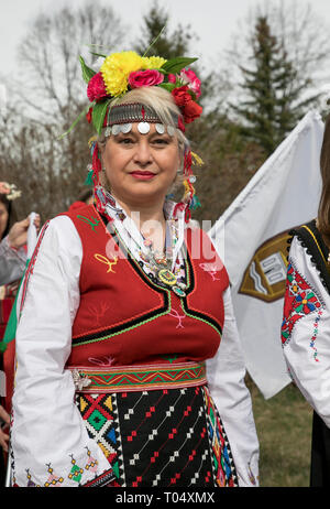 Zenen, Bulgarien - März 16, 2019: Masquerade Festival in Zemen, Bulgarien. Leute mit Maske genannt Kukeri Tanz und führen Sie die bösen Geister zu verscheuchen. Stockfoto