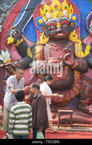 Skulptur von Kala Bhairab, Durbar Square, Kathmandu, Nepal Stockfoto