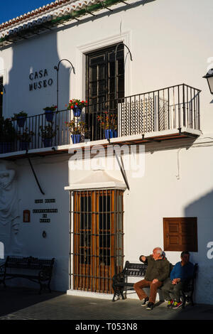 Das Leben auf der Straße. Casa Museo, weissen Dorf Mijas. Provinz Malaga an der Costa del Sol. Andalusien, Süd Spanien Europa Stockfoto