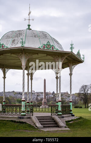 Der Eingang in die verzierten viktorianischen Musikpavillon in Duthie Park an einem bewölkten Tag Aberdeen, Aberdeenshire, Schottland Stockfoto