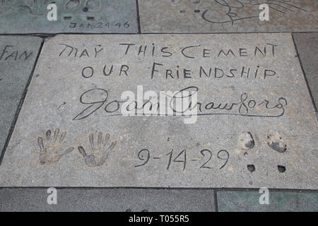 Joan Crawford, Hand, Fuß Drucke, Manns (graumans) chinesischen Film Theater, Hollywood Boulevard, Los Angeles, Kalifornien, USA Stockfoto