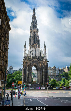 Die Sir Walter Scott Monument, die Princes Street Gardens, Edinburgh, Schottland, Großbritannien Stockfoto