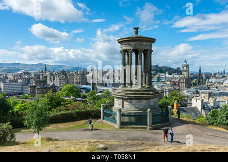 Edinburgh vom Dugald Stewart Monument (William Henry Playfair 1831). Calton Hill, Edinburgh, Schottland, Großbritannien Stockfoto