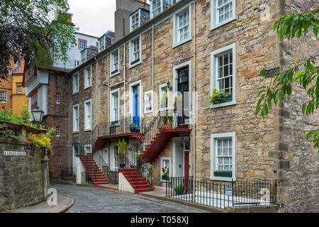 Schottische im Georgianischen Stil erbaute Häuser in der Ramsay Garten, Edinburgh, Schottland, Großbritannien Stockfoto